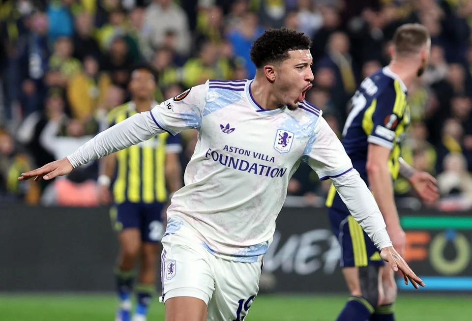 Jadon Sancho ăn mừng bàn thắng, áo Aston Villa, giải tỏa khô hạn bàn thắng.